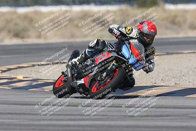media/Oct-13-2025-Moto Forza (Mon) [[a66d839500]]/3-B Group/Session 3 (Turn 16)/